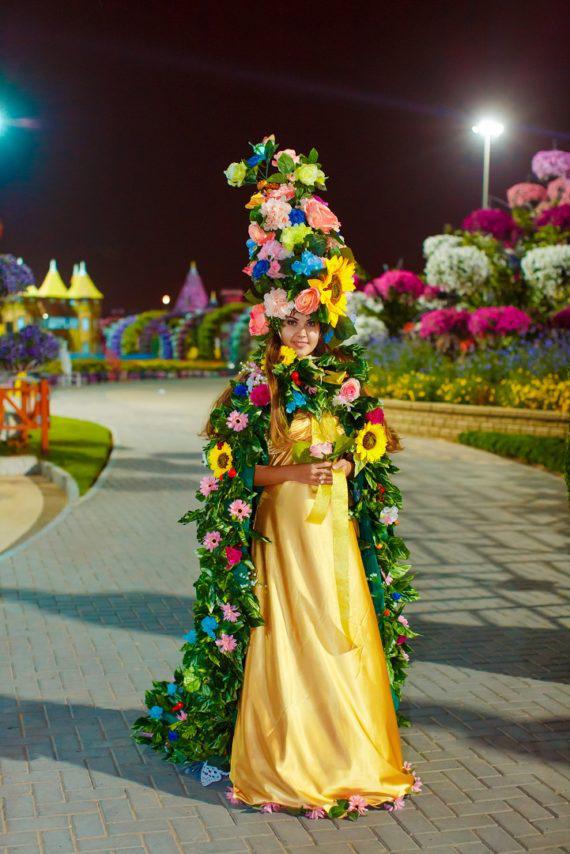 Flower girl in Dubai