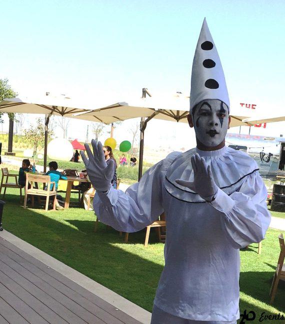 Mime artist in the UAE