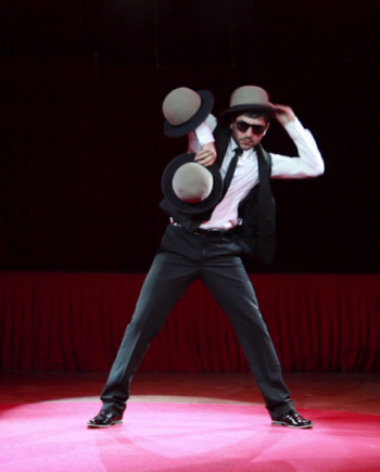 Hat juggler in Dubai