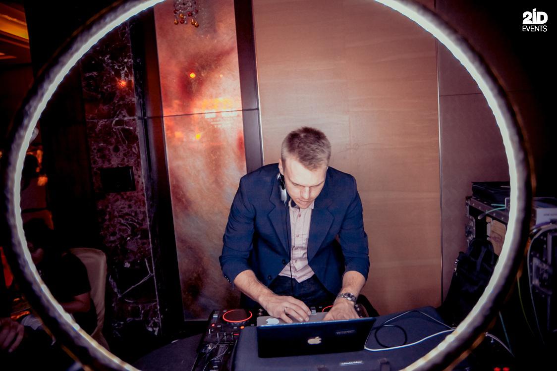 2ID - DJ FOR THE CORPORATE EVENT