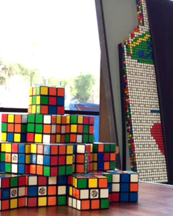 Rubik`s Cube Artist in the UAE