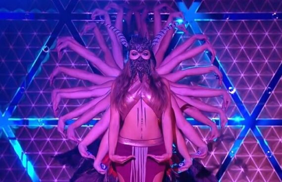 MESMERIZING FEMALE DANCE CREW IN DUBAI 1 570x368 - MESMERIZING FEMALE DANCE CREW IN DUBAI