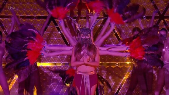 MESMERIZING FEMALE DANCE CREW IN DUBAI 2 570x321 - MESMERIZING FEMALE DANCE CREW IN DUBAI