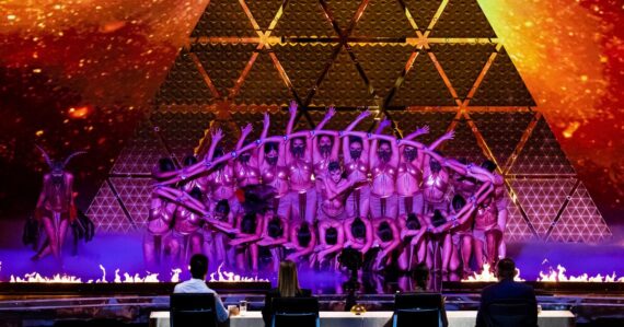 MESMERIZING FEMALE DANCE CREW IN DUBAI 3 570x299 - MESMERIZING FEMALE DANCE CREW IN DUBAI