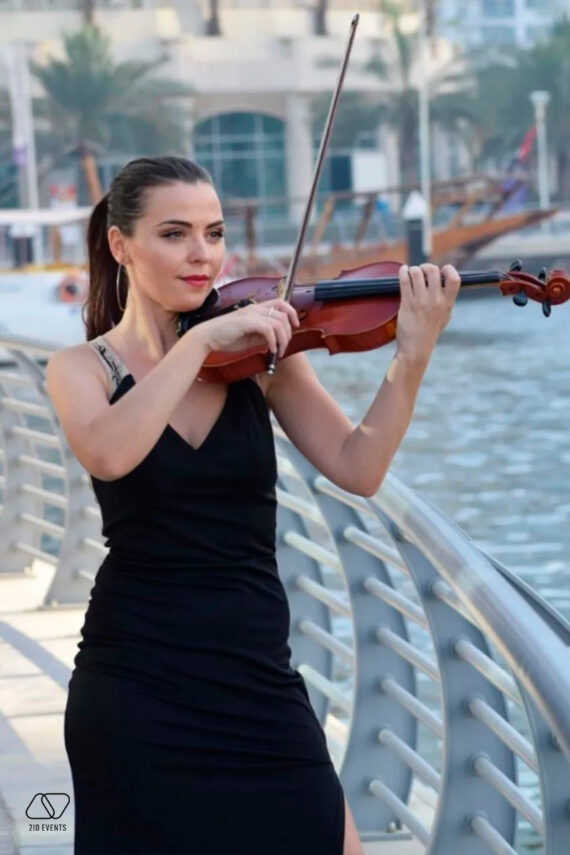 CLASSICAL AND ELECTRIC VIOLINIST IN THE UAE 4 570x855 - CLASSICAL AND ELECTRIC VIOLINIST IN THE UAE