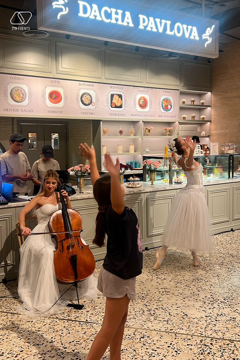 ELEGANT ENTERTAINMENT AT DACHA PAVLOVA CAFE 2 - ELEGANT ENTERTAINMENT AT DACHA PAVLOVA CAFE