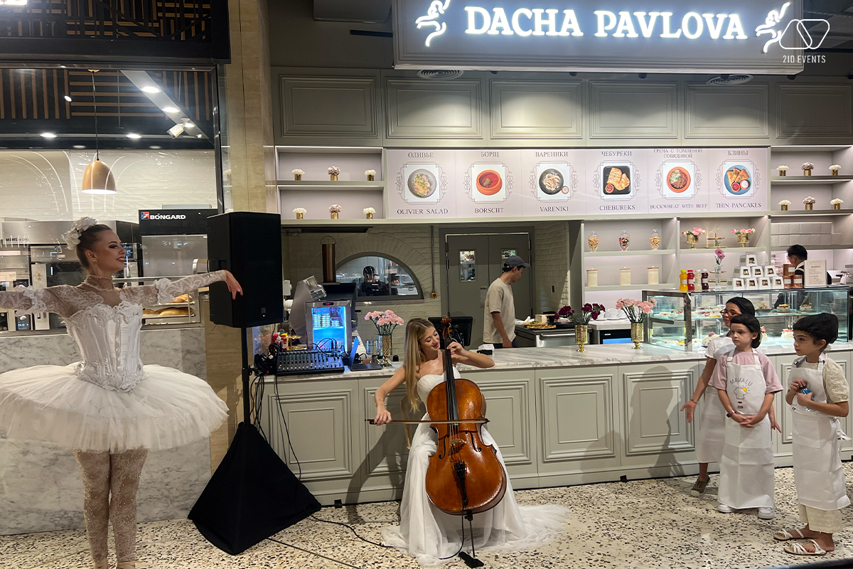 ELEGANT ENTERTAINMENT AT DACHA PAVLOVA CAFE 4 - ELEGANT ENTERTAINMENT AT DACHA PAVLOVA CAFE
