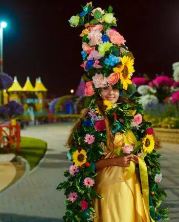 Flower girl in Dubai