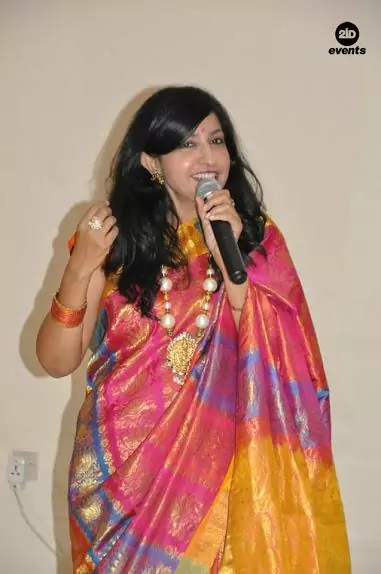 Bilingual MC & Hindi singer in Dubai
